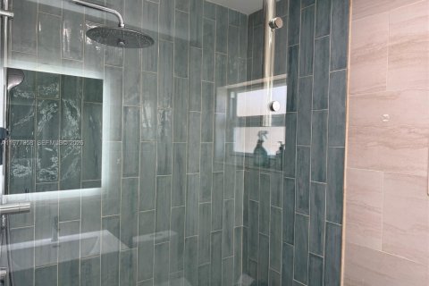 House in Hollywood, Florida 3 bedrooms, 174.66 sq.m. № 2041676 - photo 12