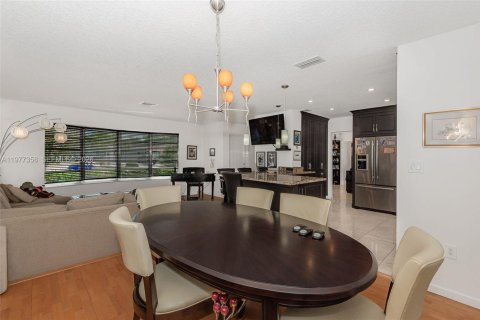 House in Hollywood, Florida 3 bedrooms, 174.66 sq.m. № 2041676 - photo 17