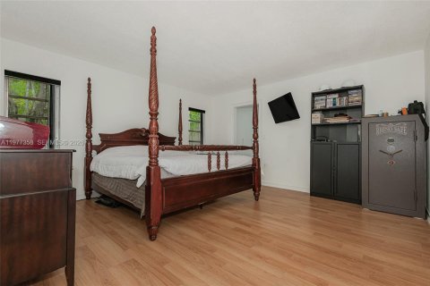 House in Hollywood, Florida 3 bedrooms, 174.66 sq.m. № 2041676 - photo 28