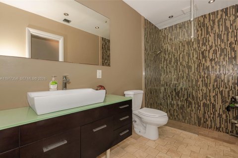 House in Hollywood, Florida 3 bedrooms, 174.66 sq.m. № 2041676 - photo 15