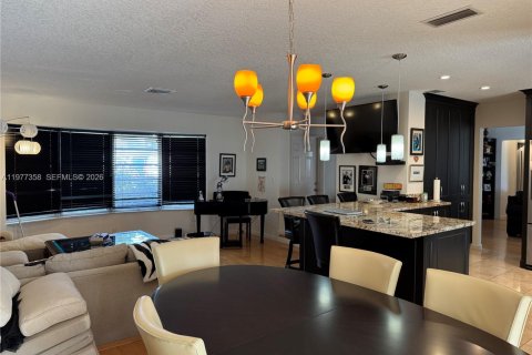 House in Hollywood, Florida 3 bedrooms, 174.66 sq.m. № 2041676 - photo 7