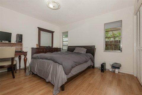 House in Hollywood, Florida 3 bedrooms, 174.66 sq.m. № 2041676 - photo 26