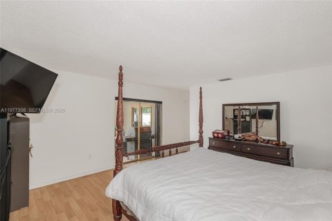 House in Hollywood, Florida 3 bedrooms, 174.66 sq.m. № 2041676 - photo 29