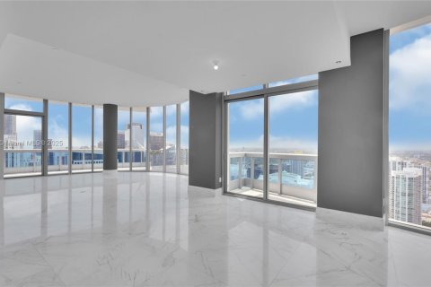 Condominio en venta en Miami, Florida, 4 dormitorios, 400.41 m2 № 1927768 - foto 11