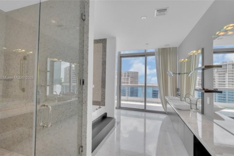 Condominio en venta en Miami, Florida, 4 dormitorios, 400.41 m2 № 1927768 - foto 21