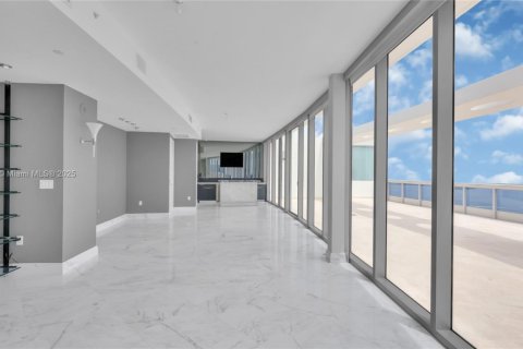 Condominio en venta en Miami, Florida, 4 dormitorios, 400.41 m2 № 1927768 - foto 30