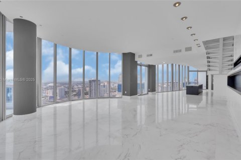 Condominio en venta en Miami, Florida, 4 dormitorios, 400.41 m2 № 1927768 - foto 12