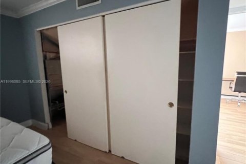 Снять в аренду кондоминиум в Майами-Бич, Флорида 1 спальня, 90.49м2, № 2063456 - фото 13