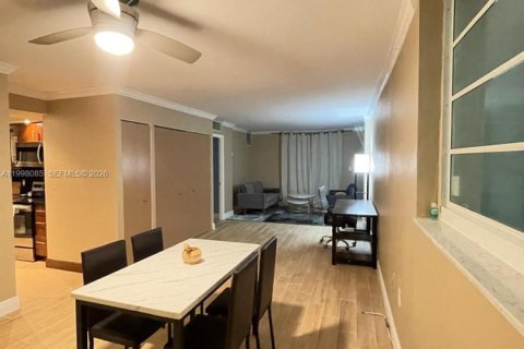 Снять в аренду кондоминиум в Майами-Бич, Флорида 1 спальня, 90.49м2, № 2063456 - фото 4
