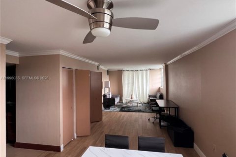 Снять в аренду кондоминиум в Майами-Бич, Флорида 1 спальня, 90.49м2, № 2063456 - фото 3