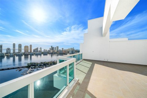 Condominio en venta en Aventura, Florida, 3 dormitorios, 315.87 m2 № 1878382 - foto 28