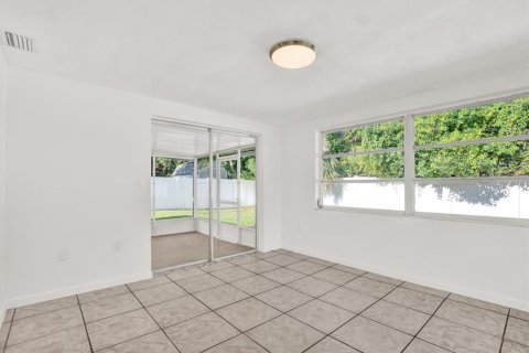 Casa en venta en New Port Richey, Florida, 2 dormitorios, 99.03 m2 № 1917760 - foto 7