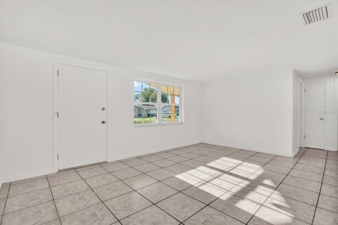 Casa en venta en New Port Richey, Florida, 2 dormitorios, 99.03 m2 № 1917760 - foto 3