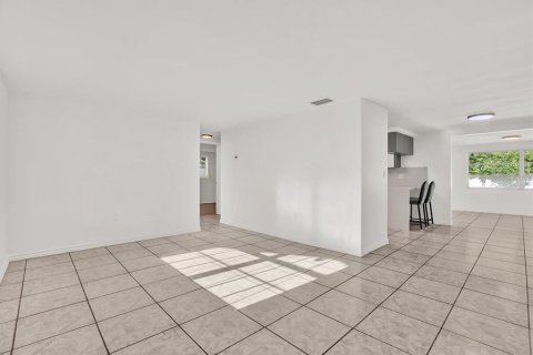 Casa en venta en New Port Richey, Florida, 2 dormitorios, 99.03 m2 № 1917760 - foto 2