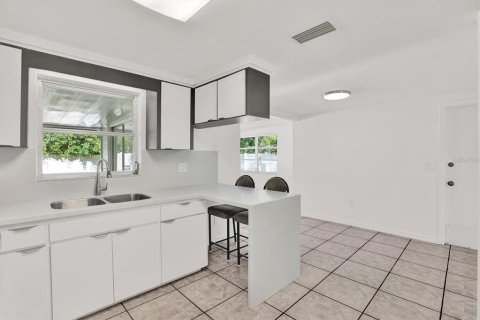 Casa en venta en New Port Richey, Florida, 2 dormitorios, 99.03 m2 № 1917760 - foto 4