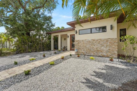 House in Sarasota, Florida 3 bedrooms, 166.57 sq.m. № 2105088 - photo 16