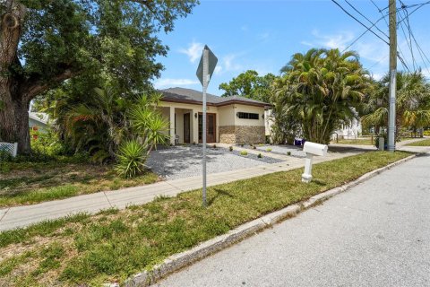 House in Sarasota, Florida 3 bedrooms, 166.57 sq.m. № 2105088 - photo 20