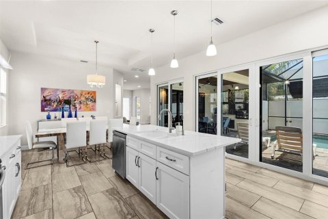 House in Sarasota, Florida 3 bedrooms, 166.57 sq.m. № 2105088 - photo 6