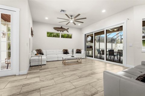 House in Sarasota, Florida 3 bedrooms, 166.57 sq.m. № 2105088 - photo 4