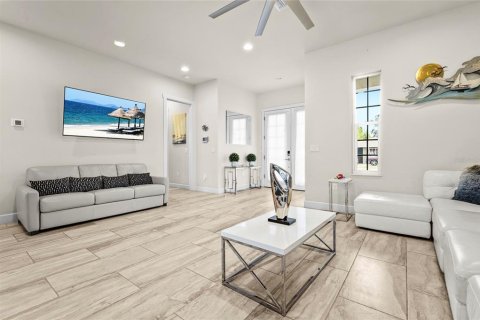 House in Sarasota, Florida 3 bedrooms, 166.57 sq.m. № 2105088 - photo 25