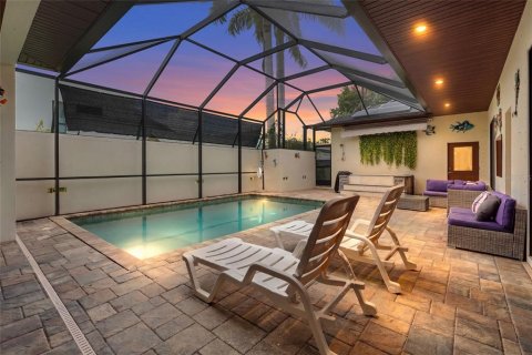 House in Sarasota, Florida 3 bedrooms, 166.57 sq.m. № 2105088 - photo 2