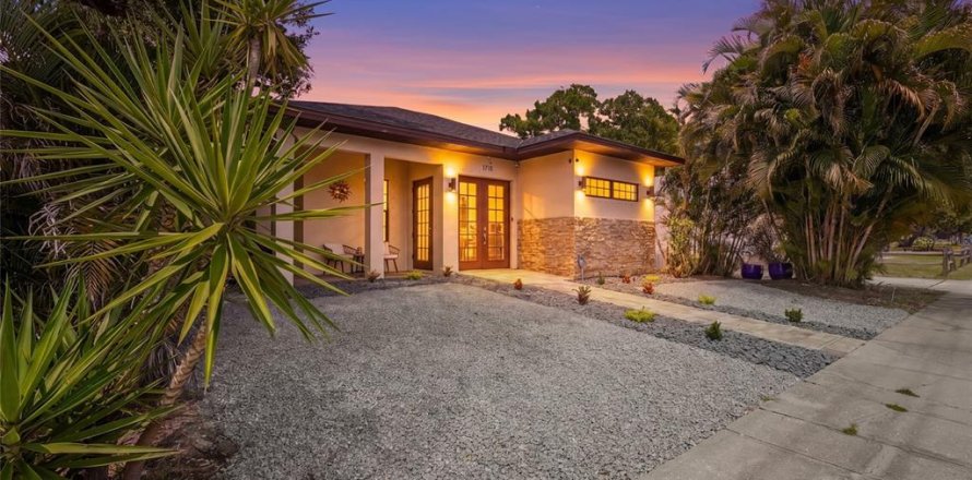 House in Sarasota, Florida 3 bedrooms, 166.57 sq.m. № 2105088