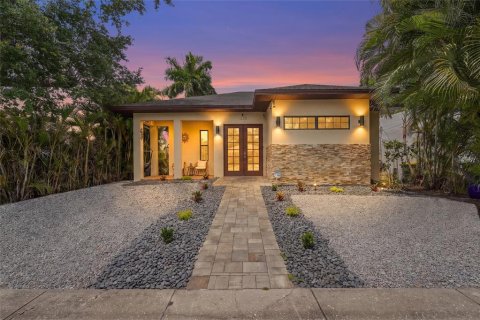 House in Sarasota, Florida 3 bedrooms, 166.57 sq.m. № 2105088 - photo 15