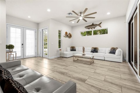 House in Sarasota, Florida 3 bedrooms, 166.57 sq.m. № 2105088 - photo 24