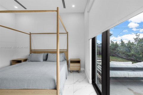 House in Hialeah, Florida 4 bedrooms, 148.64 sq.m. № 1976849 - photo 15