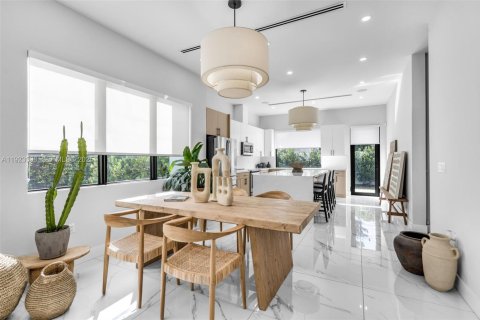 House in Hialeah, Florida 4 bedrooms, 148.64 sq.m. № 1976849 - photo 7