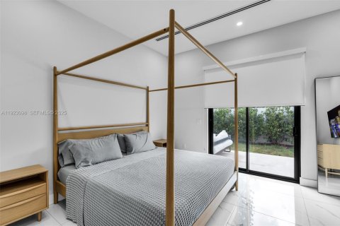 House in Hialeah, Florida 4 bedrooms, 148.64 sq.m. № 1976849 - photo 14