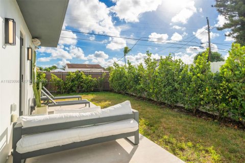 House in Hialeah, Florida 4 bedrooms, 148.64 sq.m. № 1976849 - photo 29