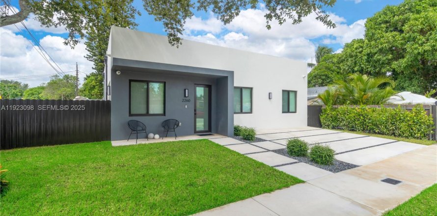 House in Hialeah, Florida 4 bedrooms, 148.64 sq.m. № 1976849