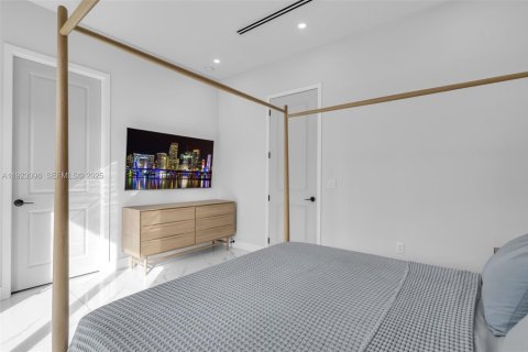 House in Hialeah, Florida 4 bedrooms, 148.64 sq.m. № 1976849 - photo 17