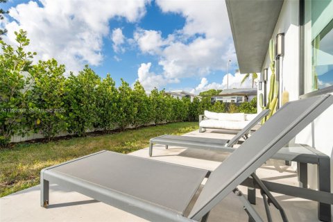 House in Hialeah, Florida 4 bedrooms, 148.64 sq.m. № 1976849 - photo 30