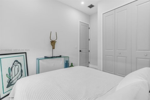 House in Hialeah, Florida 4 bedrooms, 148.64 sq.m. № 1976849 - photo 22