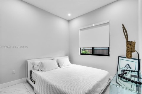 House in Hialeah, Florida 4 bedrooms, 148.64 sq.m. № 1976849 - photo 21