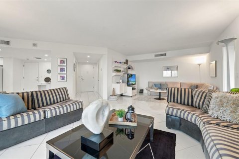 Condo in Longboat Key, Florida, 2 bedrooms  № 2385886 - photo 12