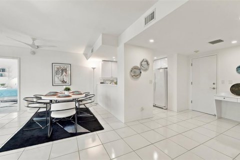 Condo in Longboat Key, Florida, 2 bedrooms  № 2385886 - photo 16