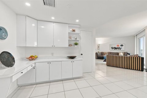 Condo in Longboat Key, Florida, 2 bedrooms  № 2385886 - photo 23