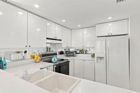 Condo in Longboat Key, Florida, 2 bedrooms  № 2385886 - photo 21