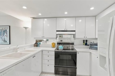 Condo in Longboat Key, Florida, 2 bedrooms  № 2385886 - photo 22