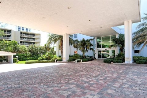 Condo in Longboat Key, Florida, 2 bedrooms  № 2385886 - photo 2