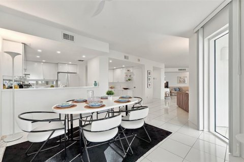 Condo in Longboat Key, Florida, 2 bedrooms  № 2385886 - photo 18