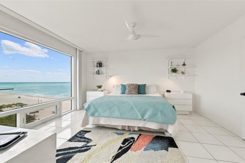 Condo in Longboat Key, Florida, 2 bedrooms  № 2385886 - photo 24