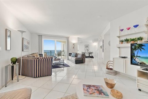 Condo in Longboat Key, Florida, 2 bedrooms  № 2385886 - photo 15