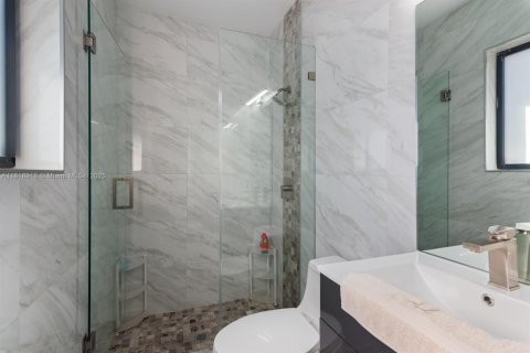 House in Miami Shores, Florida 3 bedrooms, 197.23 sq.m. № 1776039 - photo 9