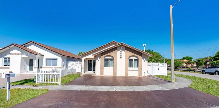 House in Hialeah, Florida 4 bedrooms, 132.01 sq.m. № 1699812