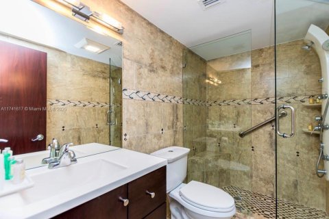 House in Miami, Florida 7 bedrooms, 446.86 sq.m. № 1713573 - photo 29