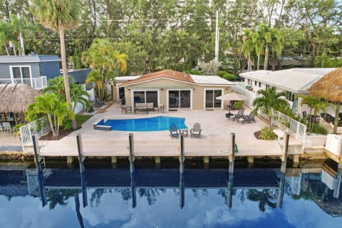 House in Pompano Beach, Florida 3 bedrooms, 146.32 sq.m. № 1154696 - photo 1